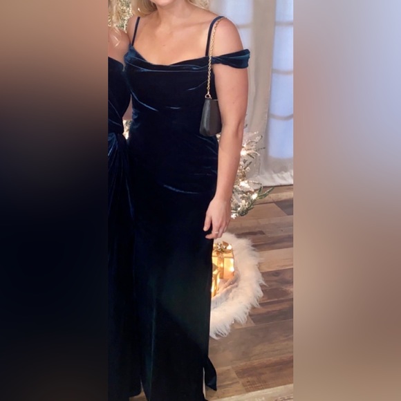 Revelry Sienna Velvet size 8 in color Classic Emerald - Picture 1 of 4